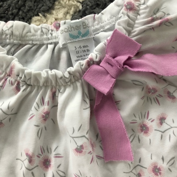 Feather Baby One Piece outfit with hat - Picture 3 of 4